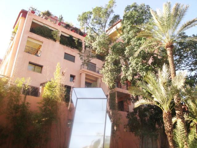 La Fontaine Apartment *