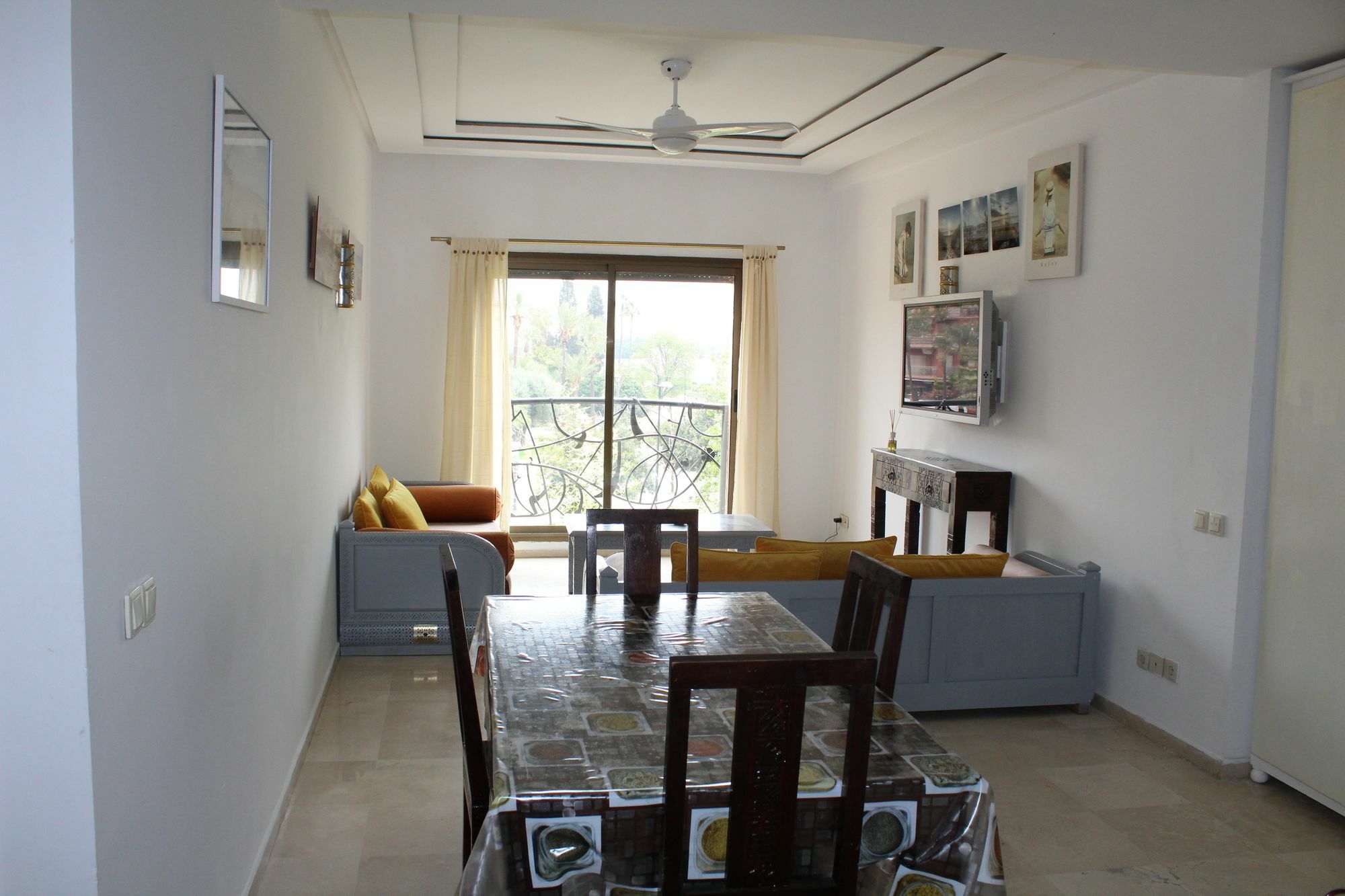 La Fontaine Apartment *